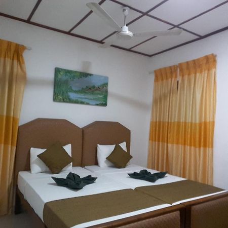 Thilaka City Hotel Anuradhapura Bagian luar foto