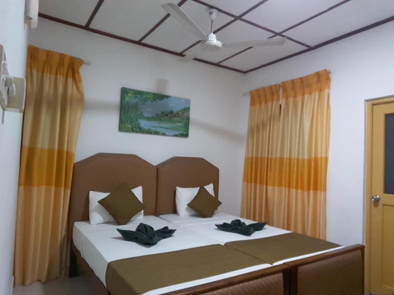 Thilaka City Hotel Anuradhapura Bagian luar foto