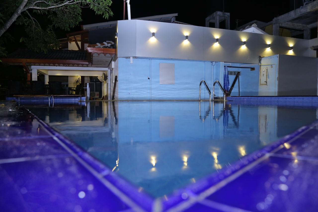 Thilaka City Hotel Anuradhapura Bagian luar foto
