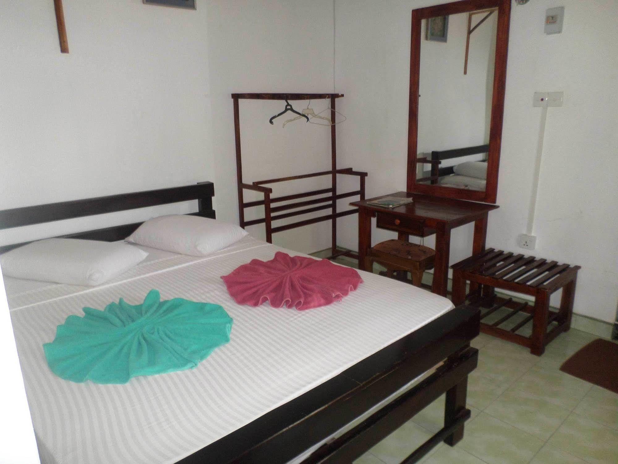 Thilaka City Hotel Anuradhapura Bagian luar foto