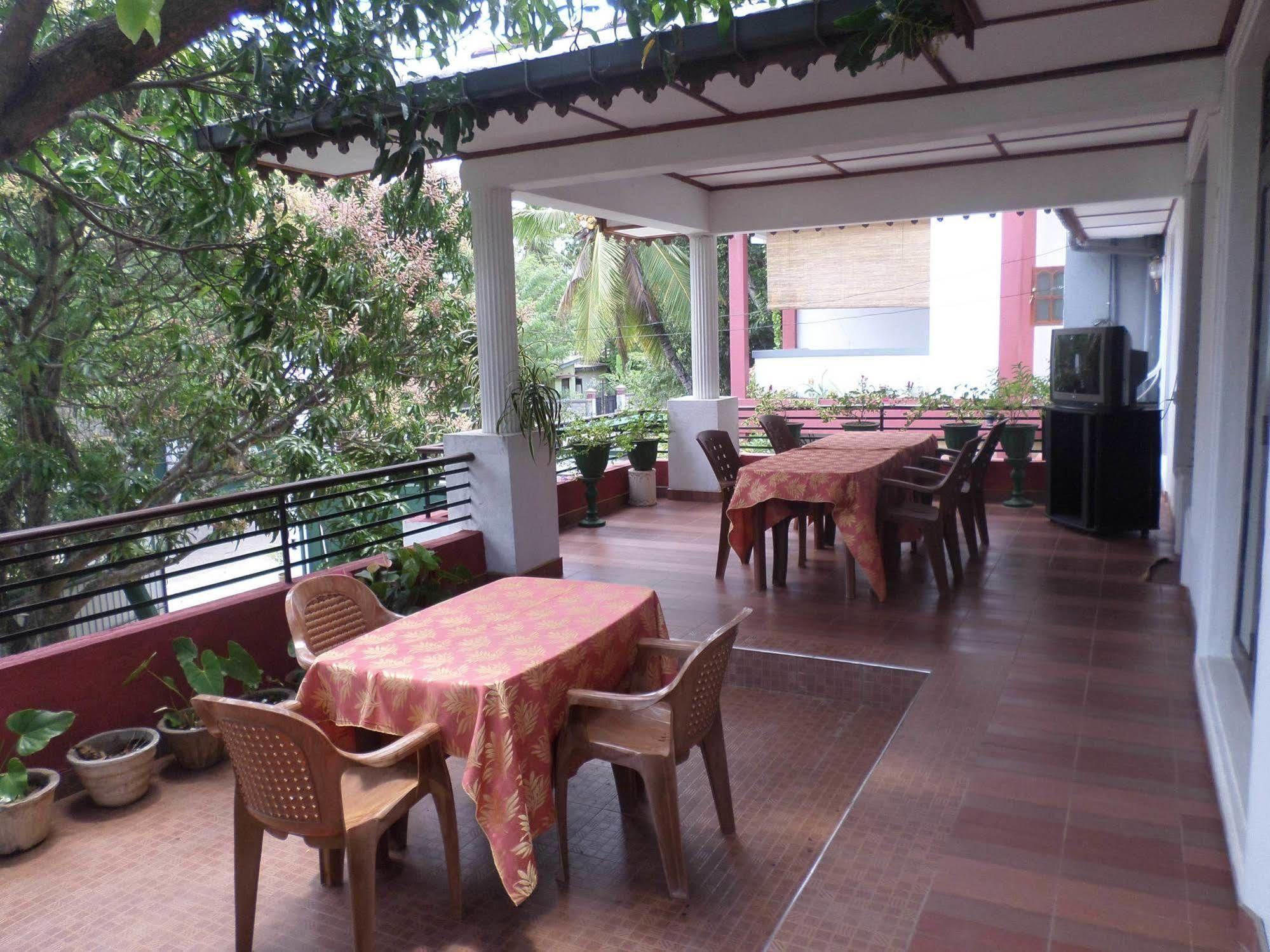 Thilaka City Hotel Anuradhapura Bagian luar foto