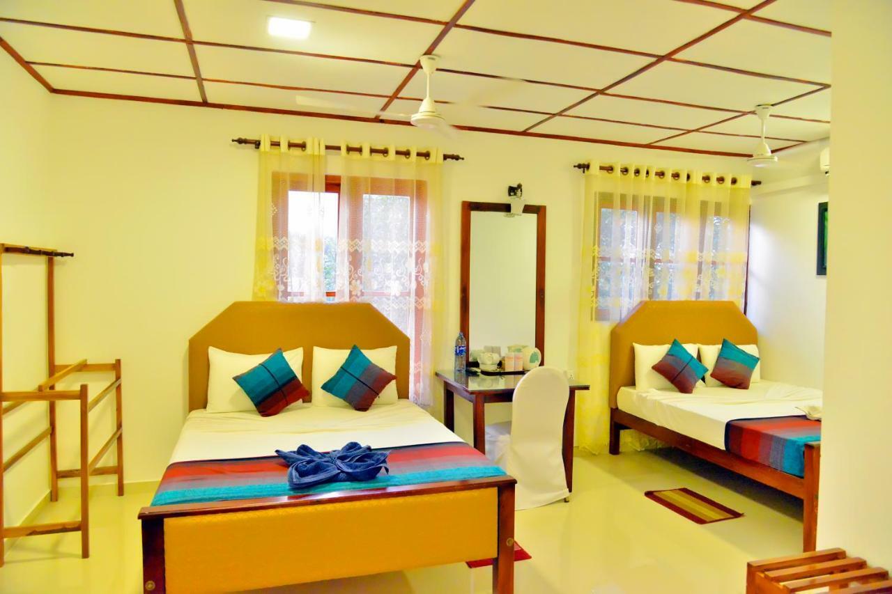 Thilaka City Hotel Anuradhapura Bagian luar foto