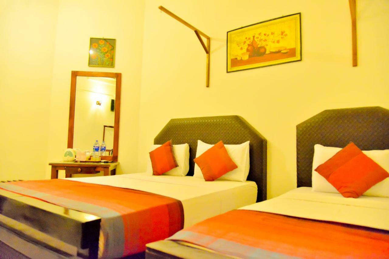 Thilaka City Hotel Anuradhapura Bagian luar foto