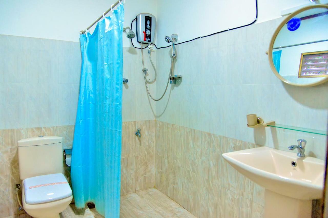 Thilaka City Hotel Anuradhapura Bagian luar foto