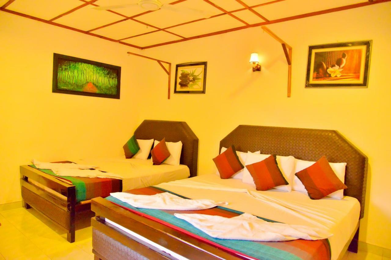 Thilaka City Hotel Anuradhapura Bagian luar foto